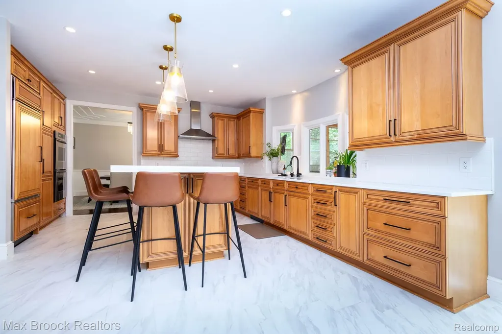 6604 College Park Springfield Charter Township MI 48346