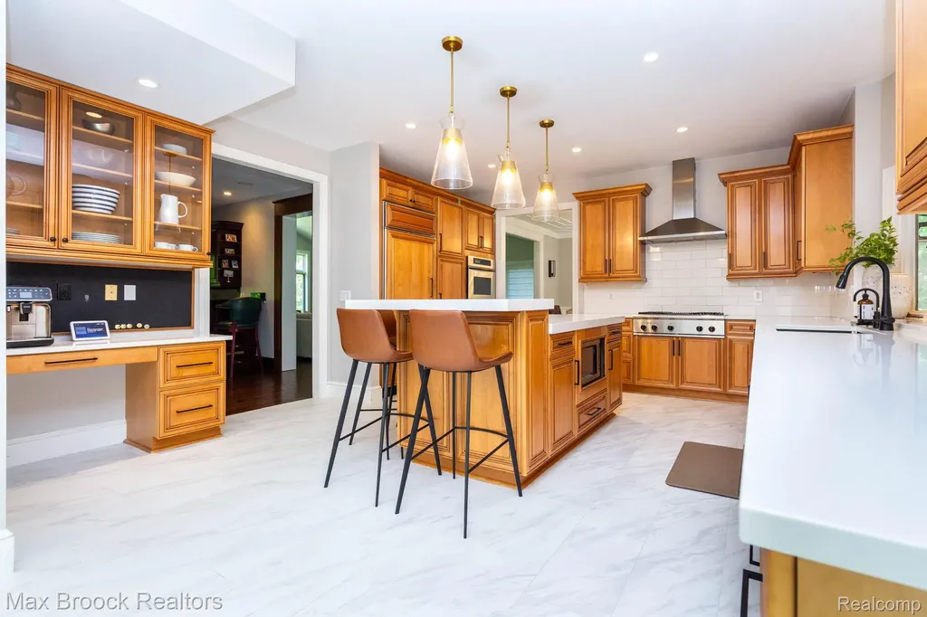 6604 College Park Drive Springfield Charter Township MI 48346