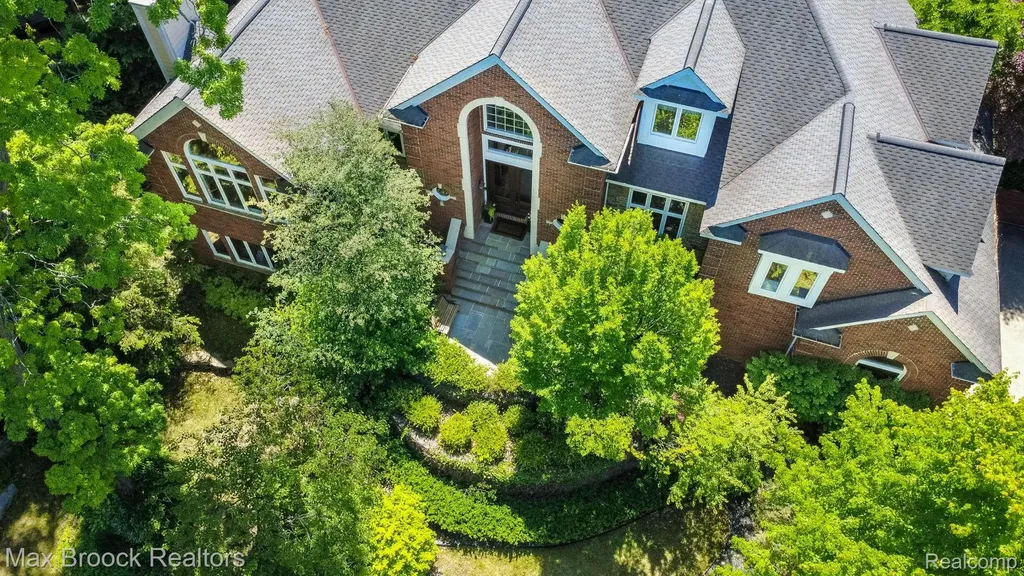6604 College Park Drive Springfield Charter Township MI 48346
