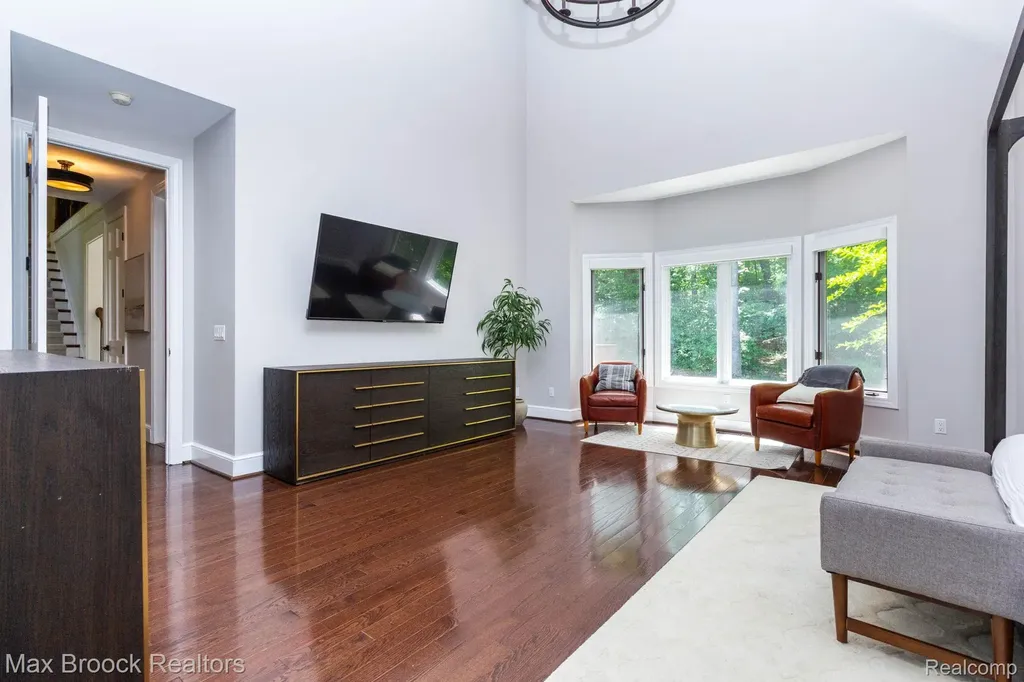 6604 College Park Springfield Charter Township MI 48346