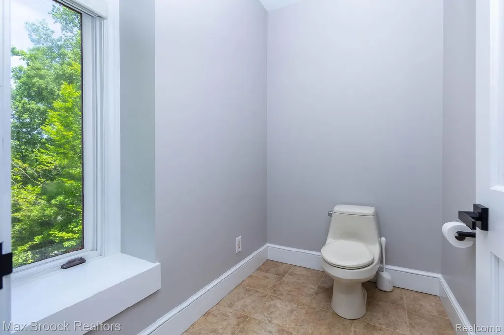 6604 College Park Drive Springfield Charter Township MI 48346