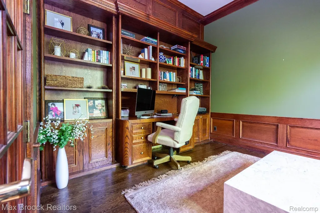 6604 College Park Springfield Charter Township MI 48346