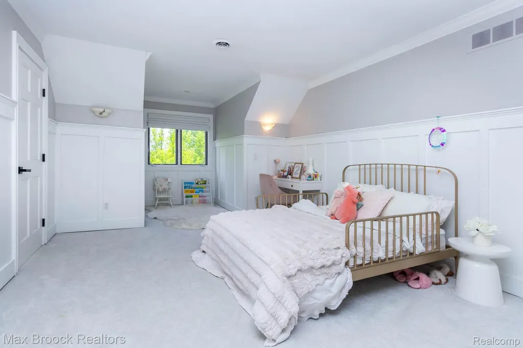 6604 College Park Drive Springfield Charter Township MI 48346