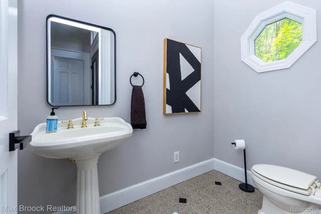 6604 College Park Drive Springfield Charter Township MI 48346