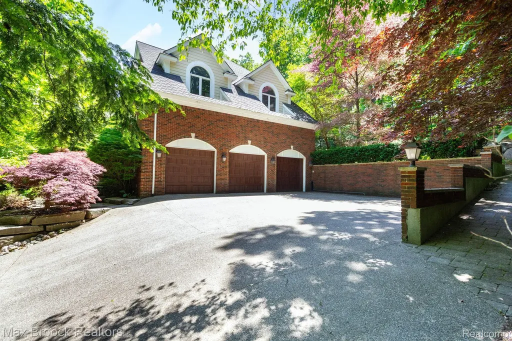 6604 College Park Drive Springfield Charter Township MI 48346