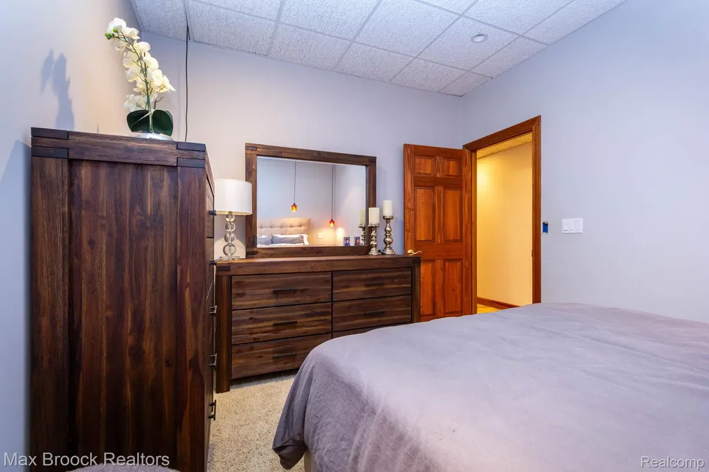 6604 College Park Drive Springfield Charter Township MI 48346