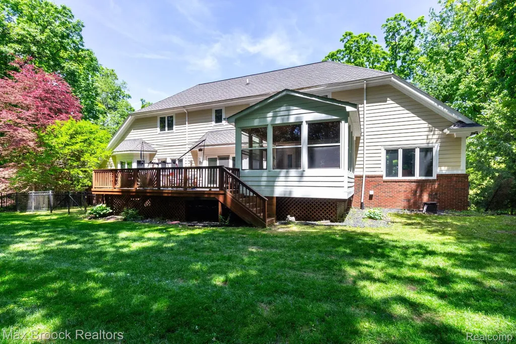 6604 College Park Springfield Charter Township MI 48346
