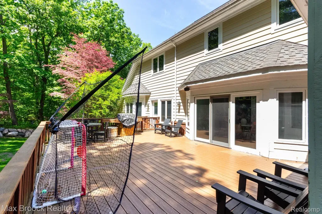 6604 College Park Drive Springfield Charter Township MI 48346