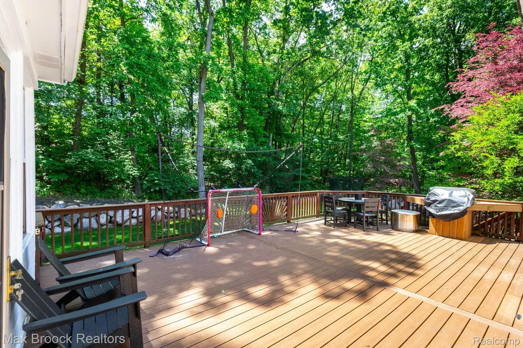6604 College Park Drive Springfield Charter Township MI 48346