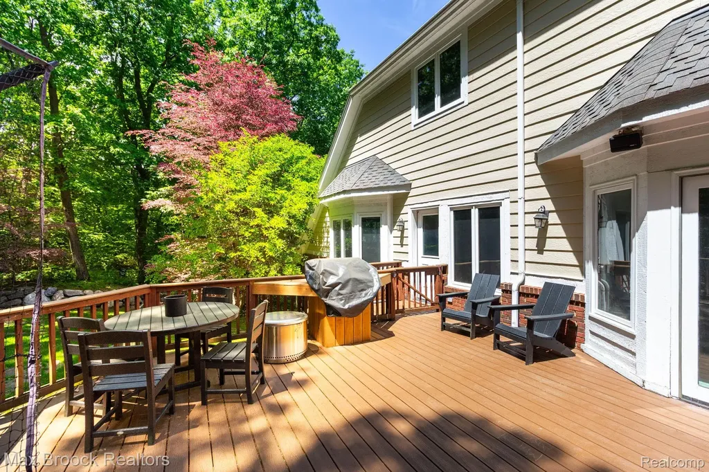 6604 College Park Springfield Charter Township MI 48346