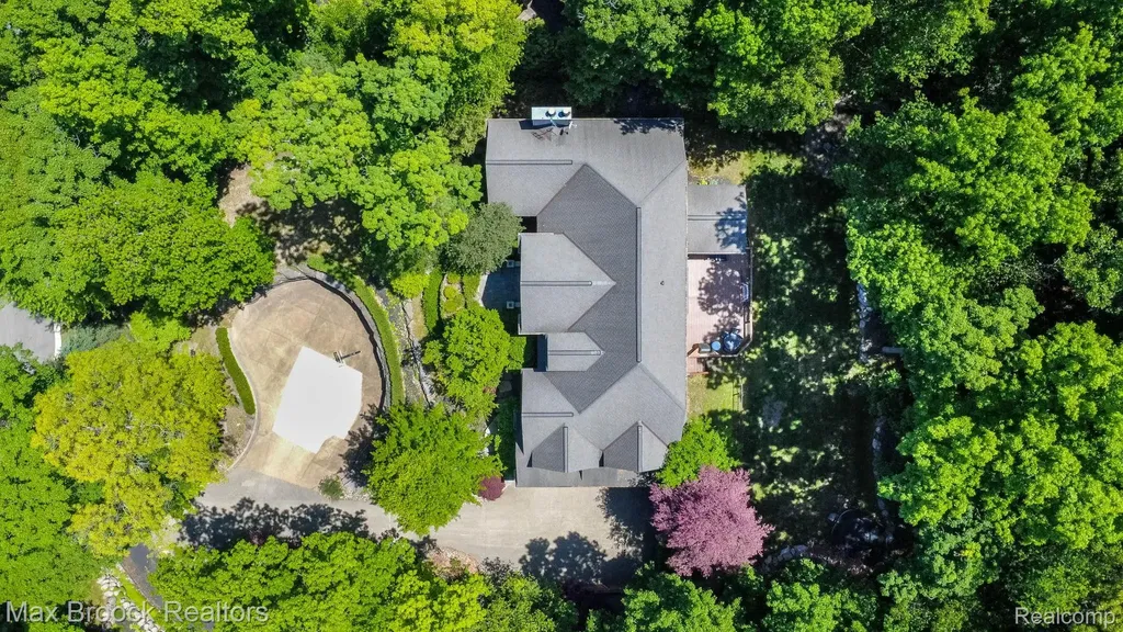 6604 College Park Drive Springfield Charter Township MI 48346