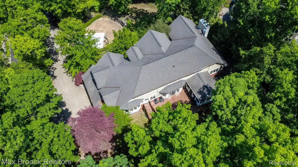 6604 College Park Drive Springfield Charter Township MI 48346