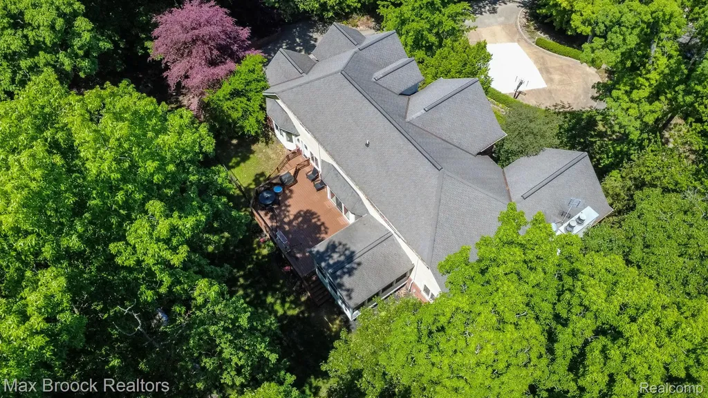 6604 College Park Drive Springfield Charter Township MI 48346