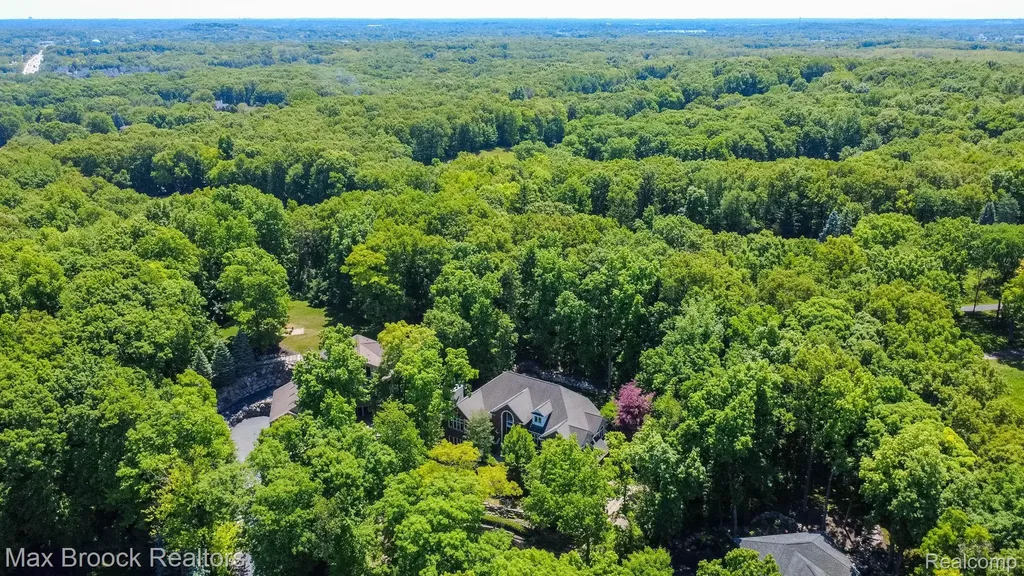 6604 College Park Drive Springfield Charter Township MI 48346