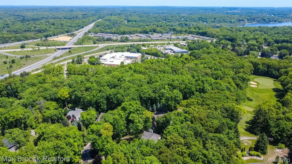 6604 College Park Springfield Charter Township MI 48346