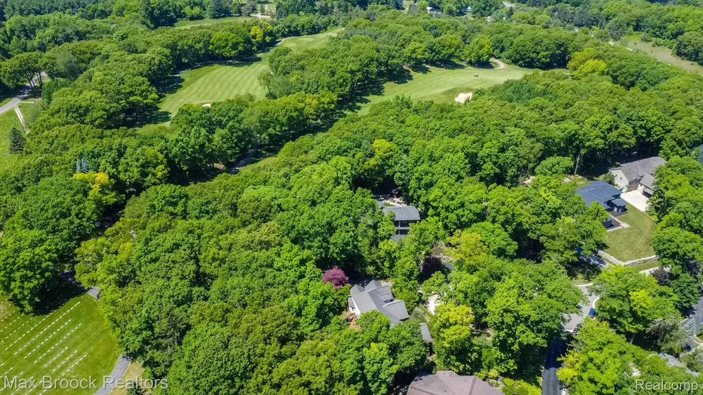 6604 College Park Springfield Charter Township MI 48346