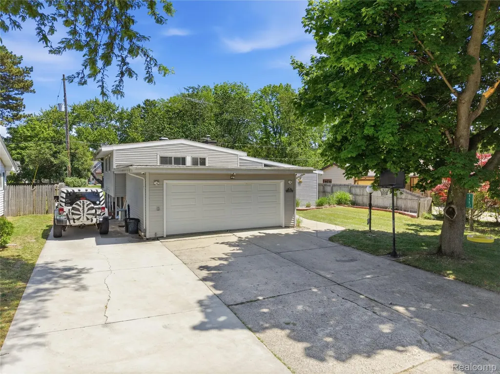 1112 E Washburn Place Saginaw City MI 48602