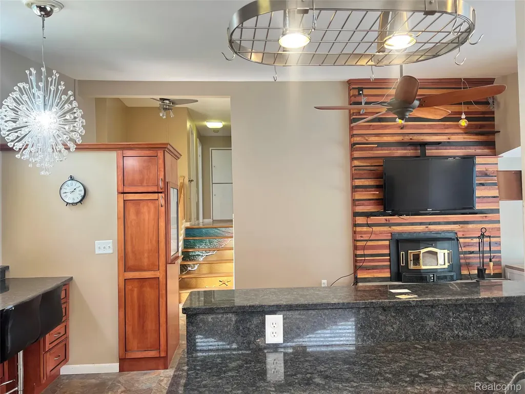1112 E Washburn Place Saginaw City MI 48602