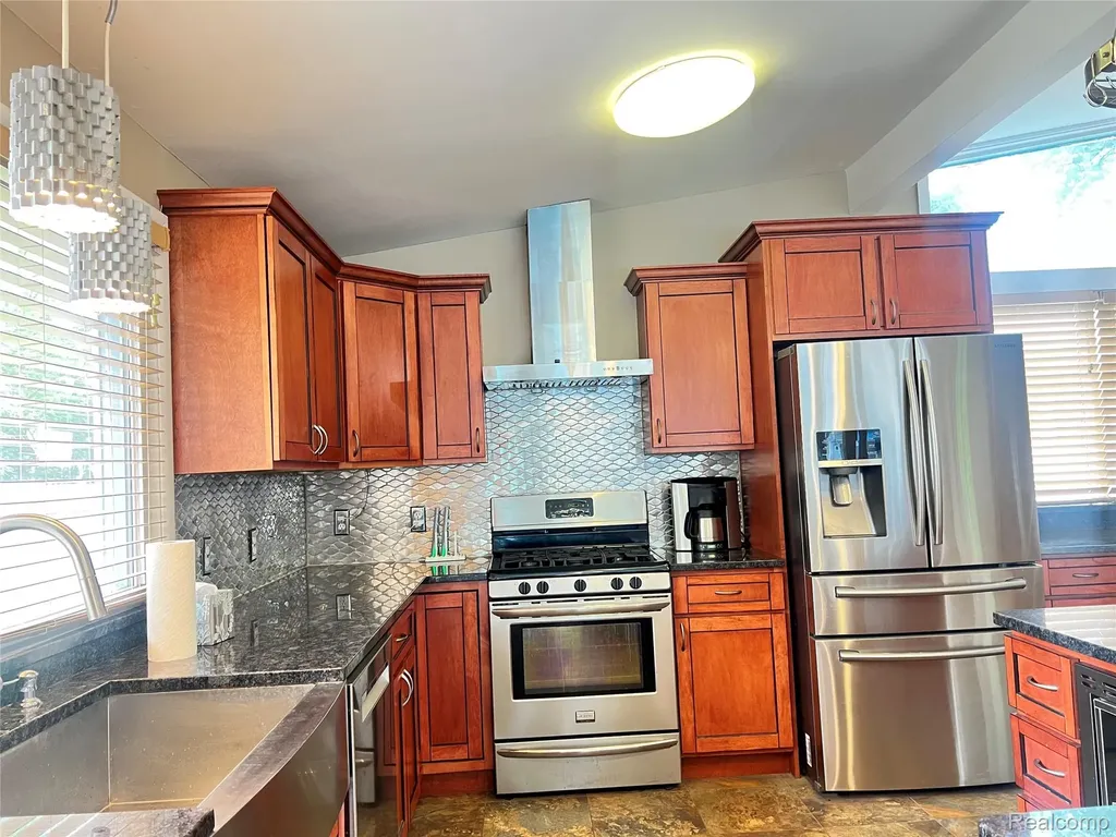 1112 E Washburn Place Saginaw City MI 48602