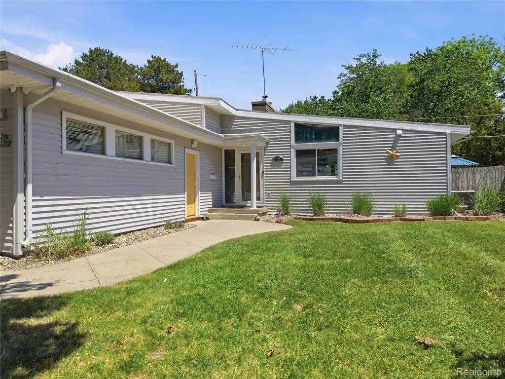 1112 E Washburn Place Saginaw City MI 48602