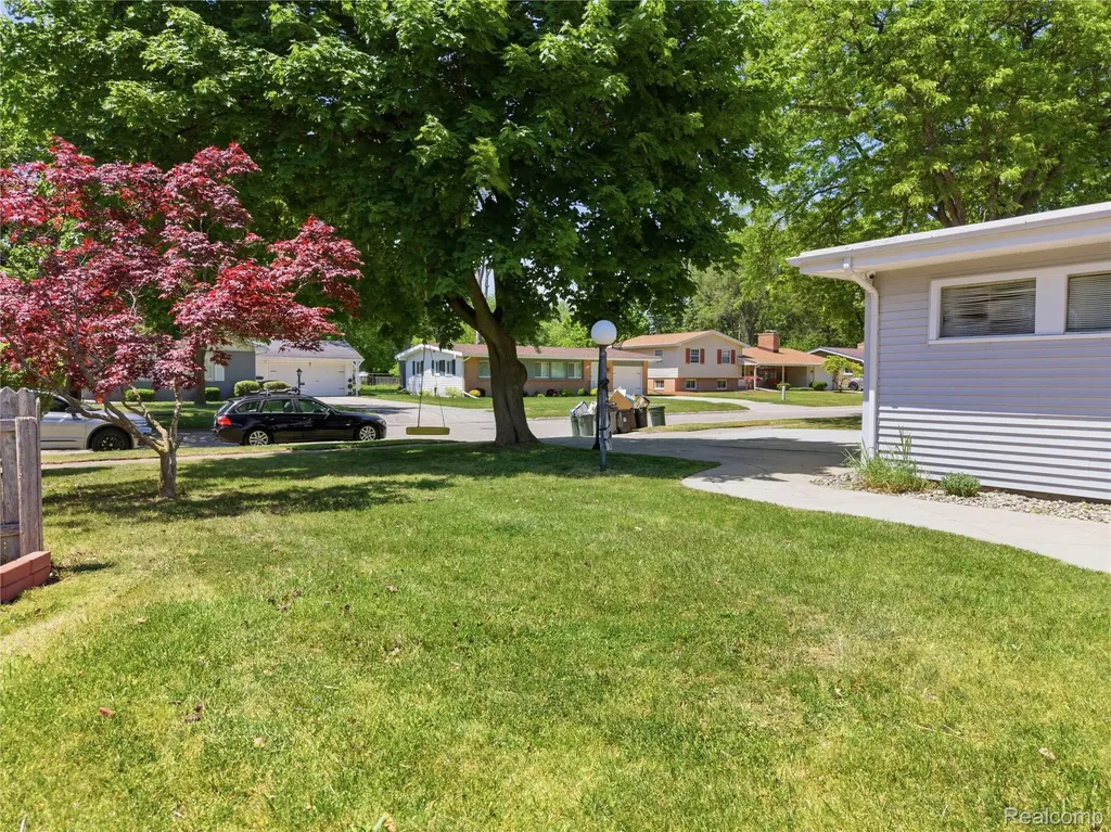 1112 E Washburn Place Saginaw City MI 48602