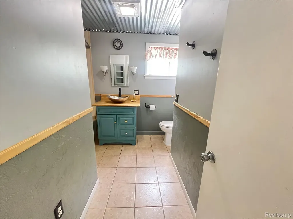 1112 E Washburn Place Saginaw City MI 48602