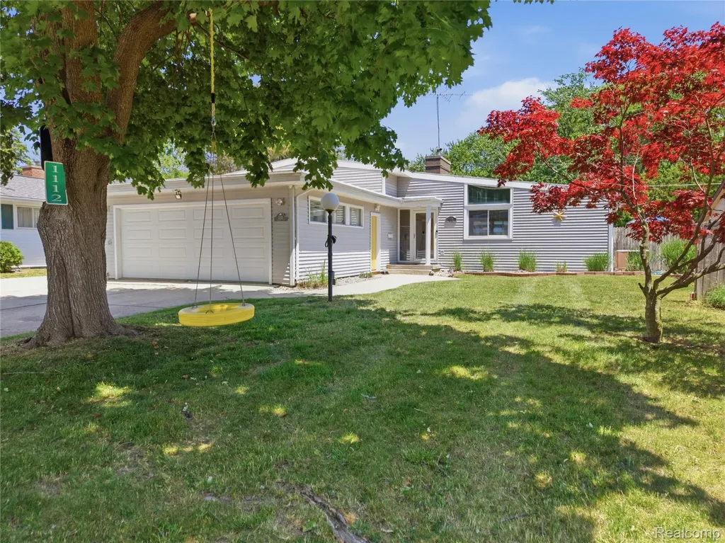 1112 E Washburn Place Saginaw City MI 48602
