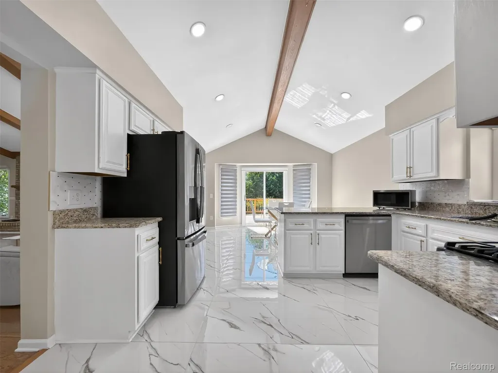 41599 Red Oak Drive Sterling Heights City MI 48314