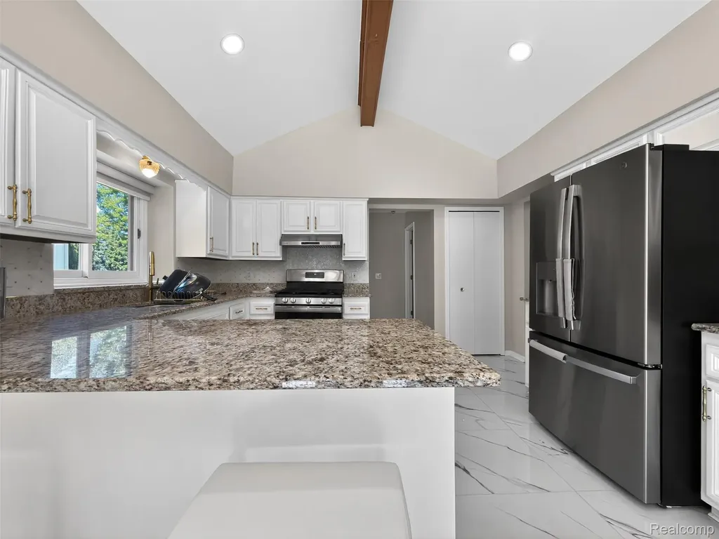 41599 Red Oak Drive Sterling Heights City MI 48314