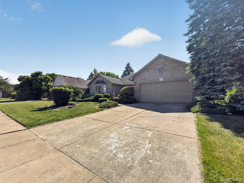 41599 Red Oak Drive Sterling Heights City MI 48314