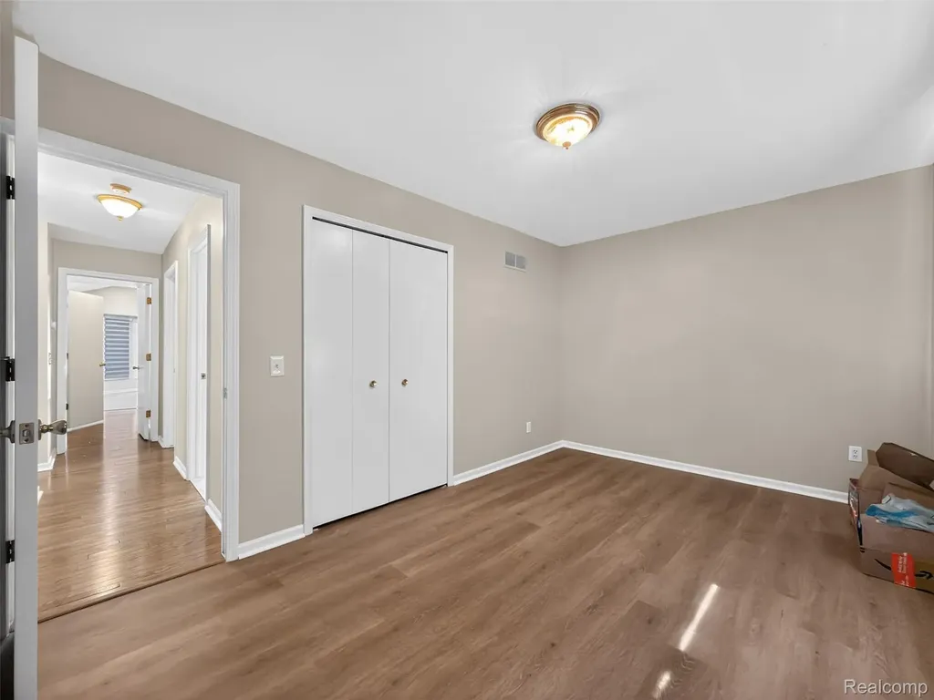 41599 Red Oak Drive Sterling Heights City MI 48314