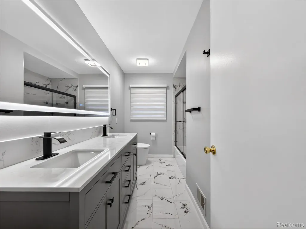41599 Red Oak Drive Sterling Heights City MI 48314