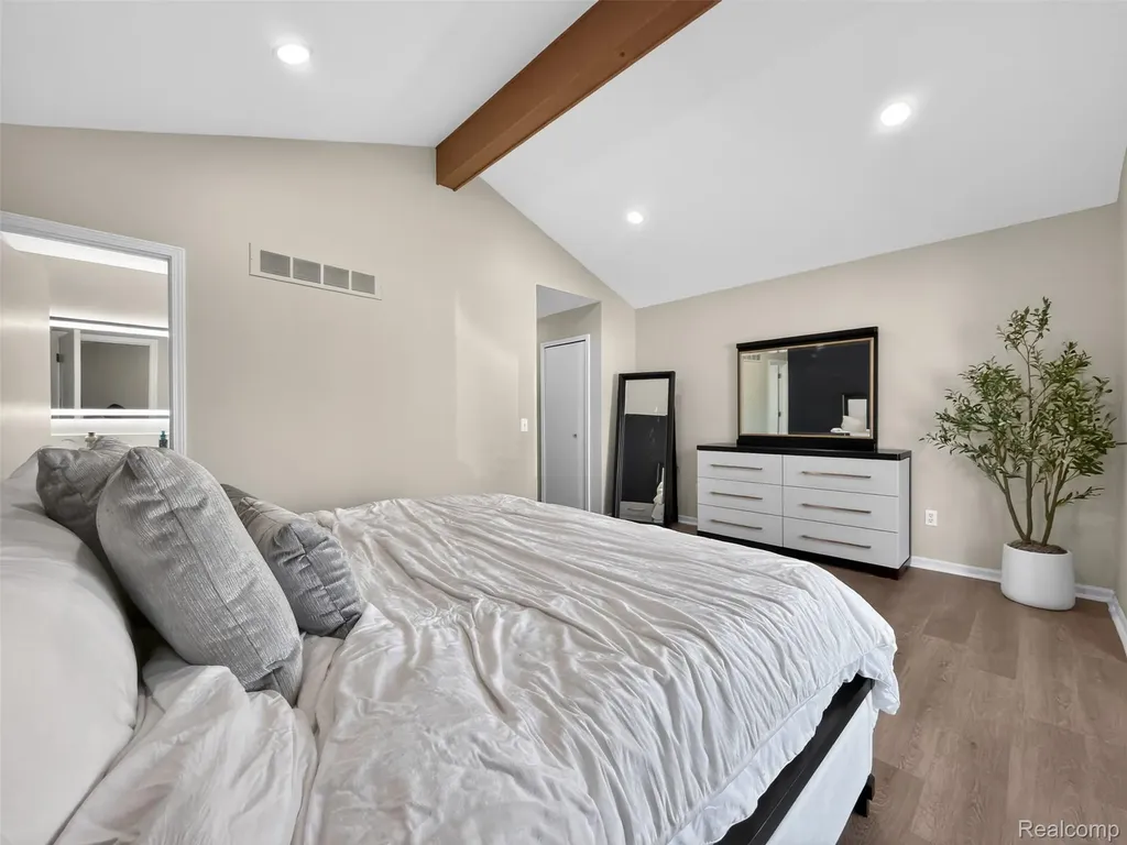 41599 Red Oak Drive Sterling Heights City MI 48314