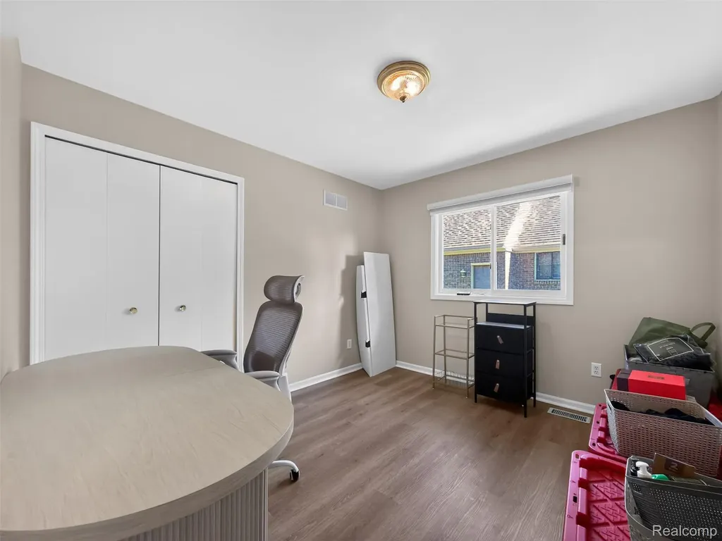41599 Red Oak Drive Sterling Heights City MI 48314
