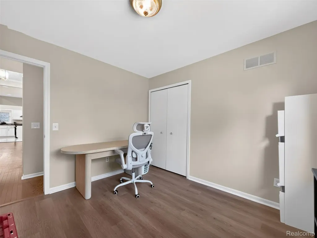 41599 Red Oak Drive Sterling Heights City MI 48314