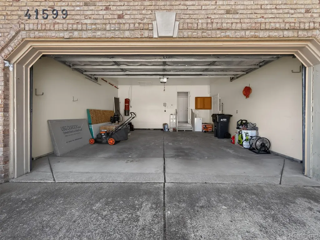 41599 Red Oak Drive Sterling Heights City MI 48314