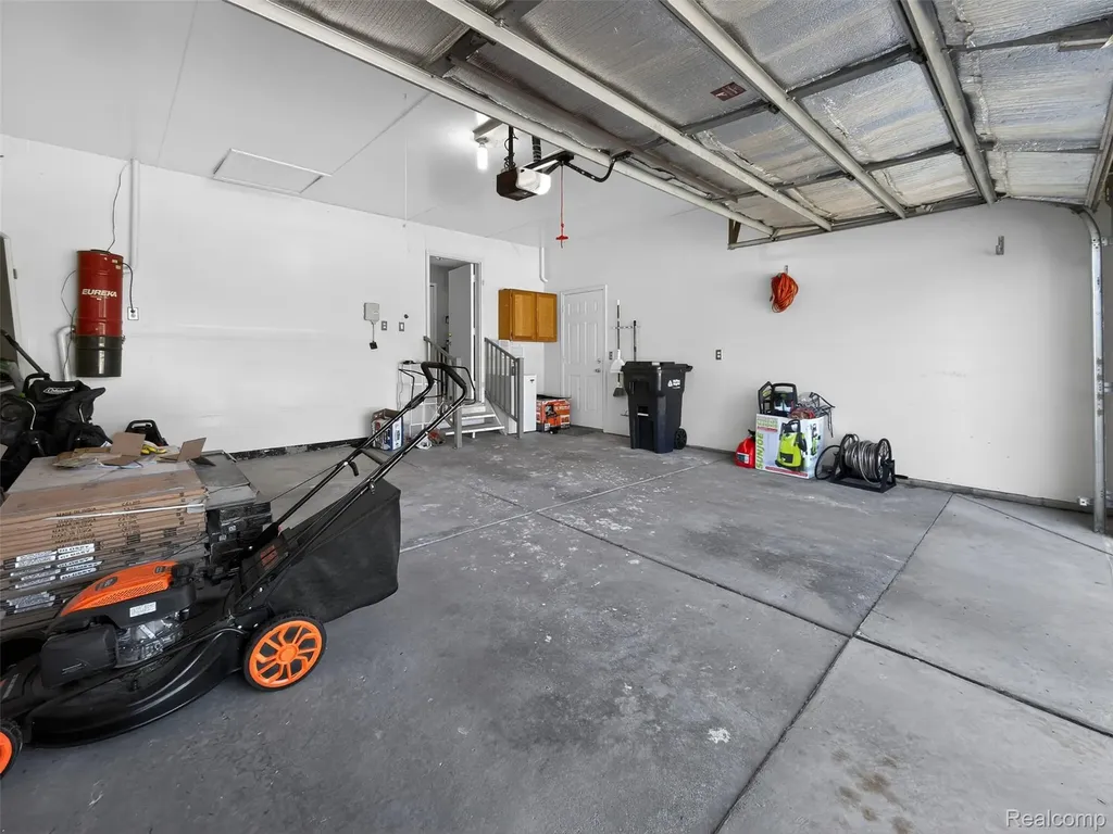 41599 Red Oak Drive Sterling Heights City MI 48314