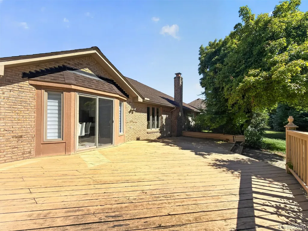 41599 Red Oak Drive Sterling Heights City MI 48314