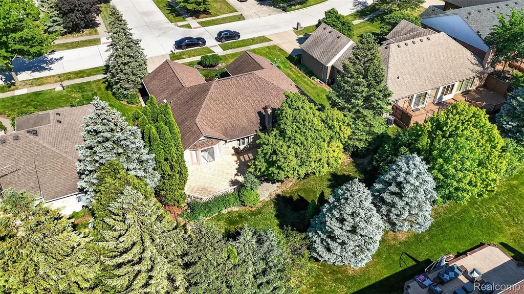 41599 Red Oak Drive Sterling Heights City MI 48314