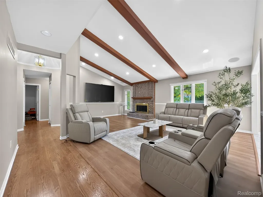 41599 Red Oak Drive Sterling Heights City MI 48314