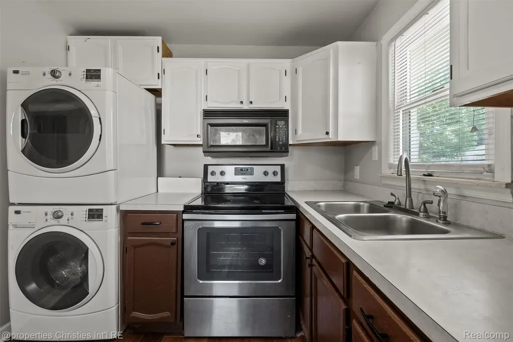 35751 Glen Street Westland City MI 48186
