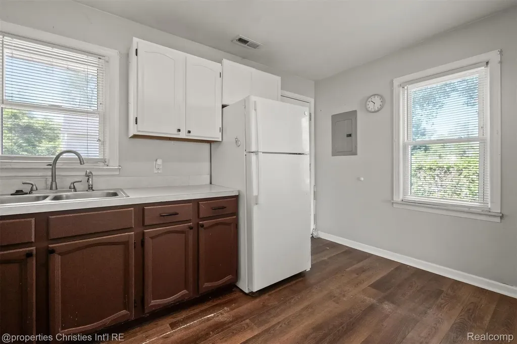 35751 Glen Street Westland City MI 48186