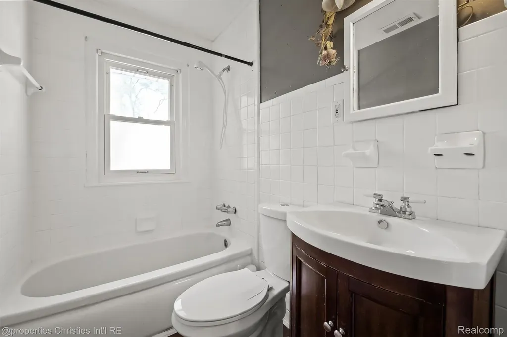 35751 Glen Street Westland City MI 48186