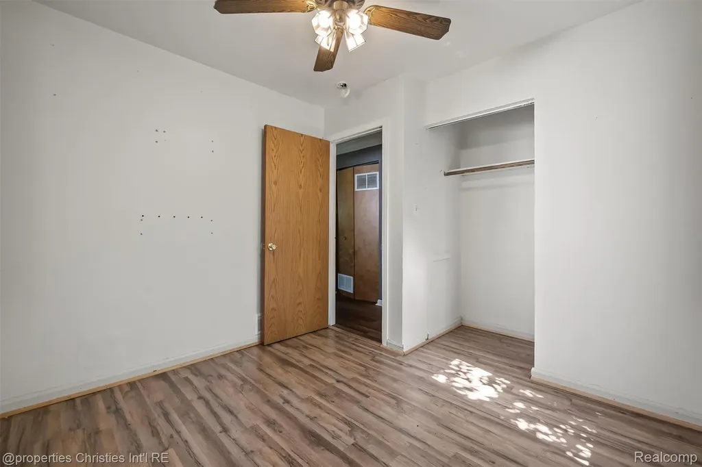 35751 Glen Street Westland City MI 48186