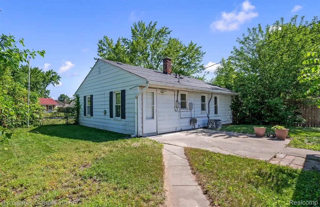 35751 Glen Street Westland City MI 48186