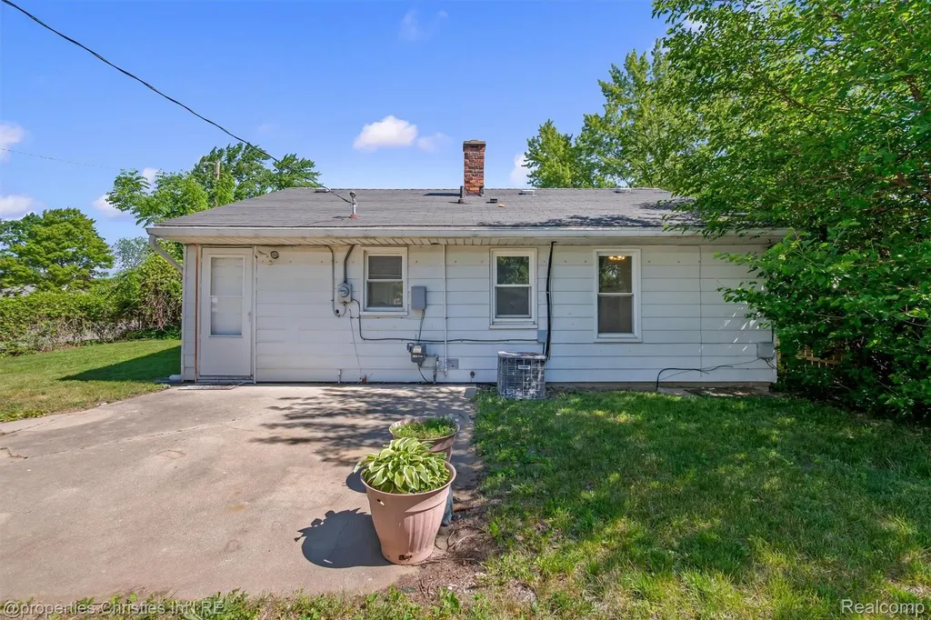 35751 Glen Street Westland City MI 48186