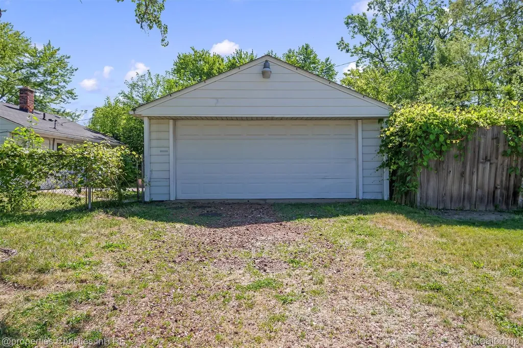35751 Glen Street Westland City MI 48186