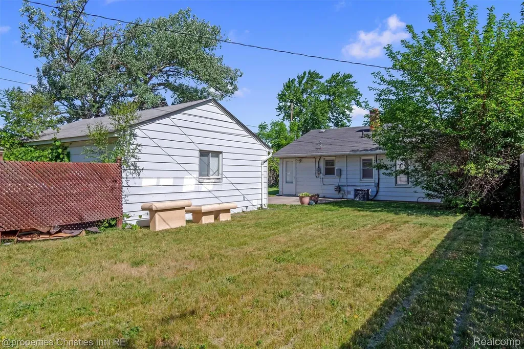 35751 Glen Street Westland City MI 48186