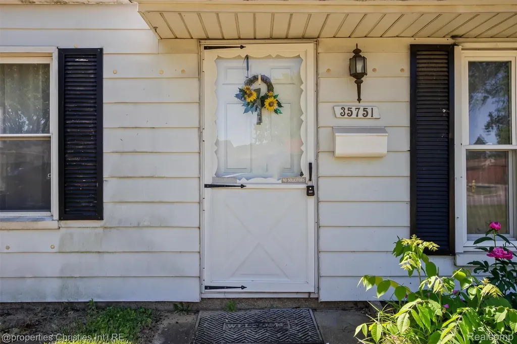 35751 Glen Street Westland City MI 48186