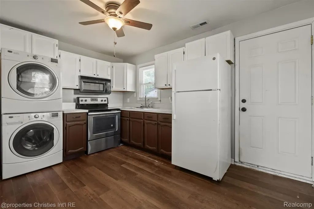 35751 Glen Street Westland City MI 48186
